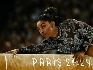 Simone Biles e o peso da perfeição: entre o ouro e o limite humano
